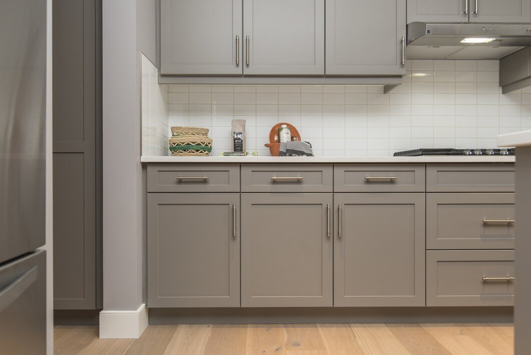 A closed kitchen is a traditional layout where the kitchen is fully separated from the dining or living area using walls and doors. Cooking activities remain hidden from guests or family members.